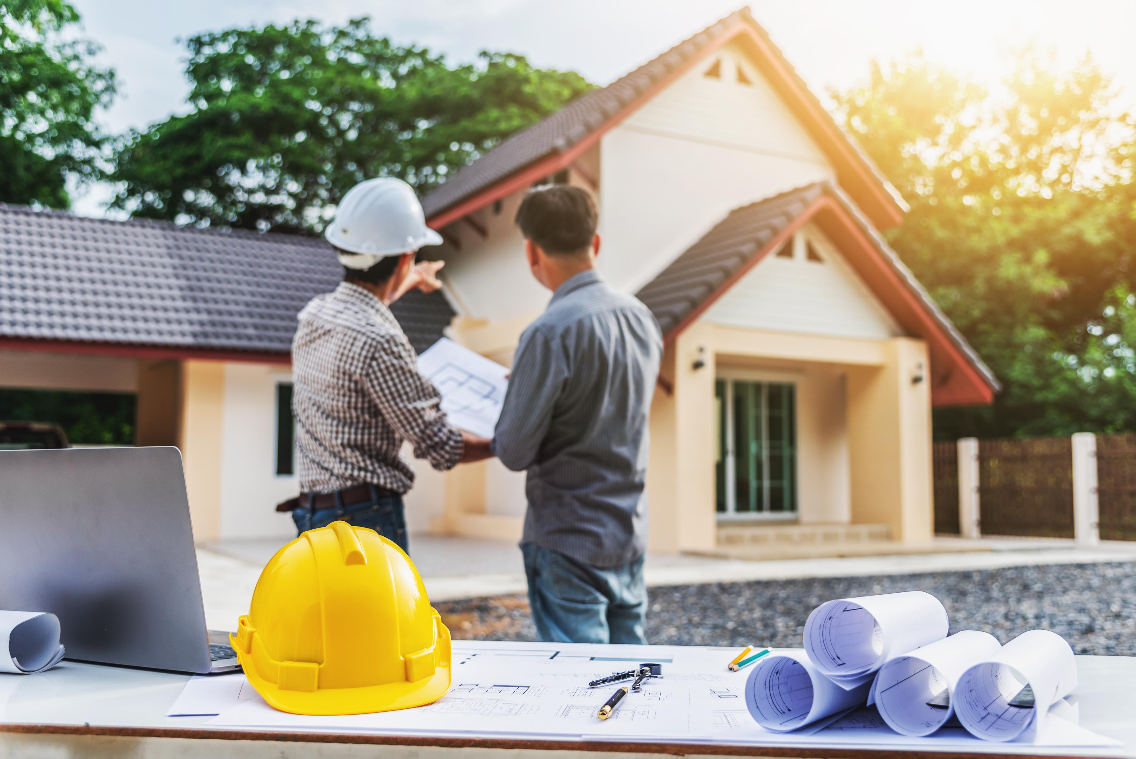 Maître d'ouvrage sur chantier de construction d'une maison