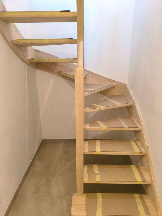 Pose d'un escalier en Hévéa