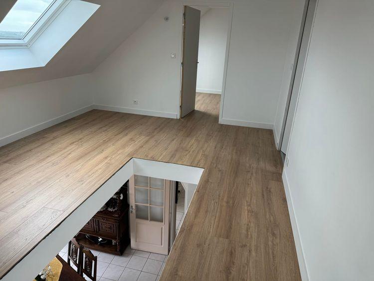 Mise en peinture et pose du sol en lame stratifié bois